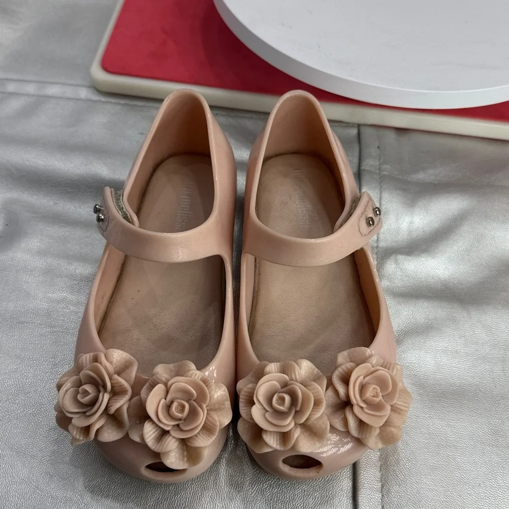 (S4)Mini Melissa big girl shoes, Mary Jane style, size 9, pale pink with glitter